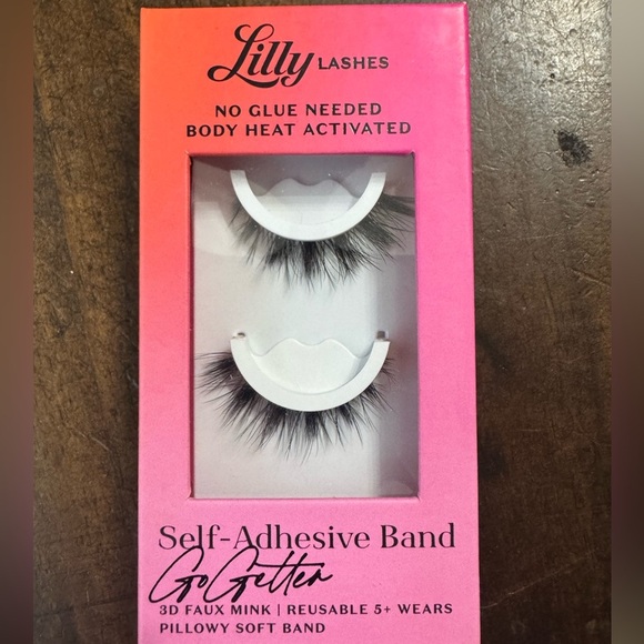Lilly lashes
GoGetter
SELF-ADHESIVE
Semi-Bold Volume + Short Length - Picture 6 of 6
